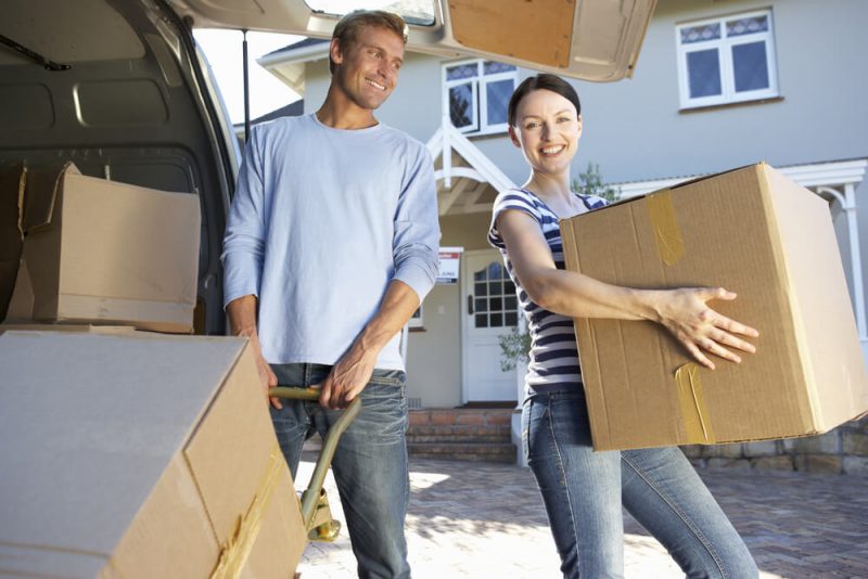 couple-moving-in-together