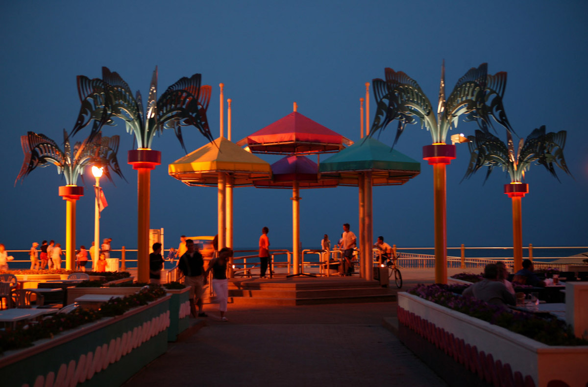 virginia beach boardwalk nightlife