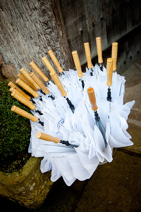 Umbrellas for Your Guests - Planning a Last-Minute Winter Wedding