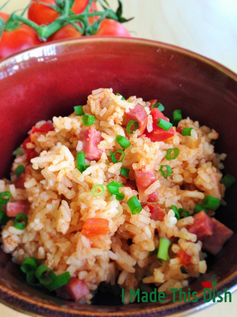 One Pot Rice Dish: Delicious Spanish Rice in 20 Minutes