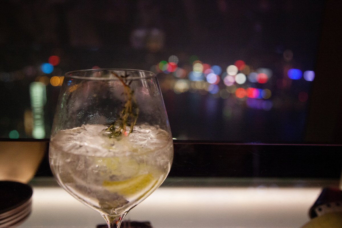 7 Reasons To Book a Holiday to Hong Kong - You can visit the highest bar in the world