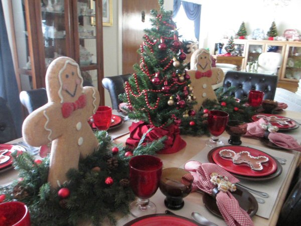 Gingerbread Man Christmas Tablescapes