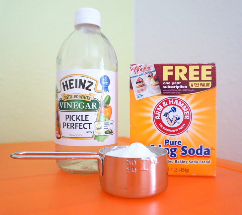 8 Tips for a Spotless Kitchen - Baking Soda and Vinegar