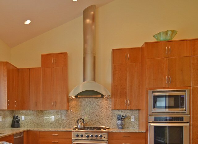 8 Tips for a Spotless Kitchen - Range Hood Cover