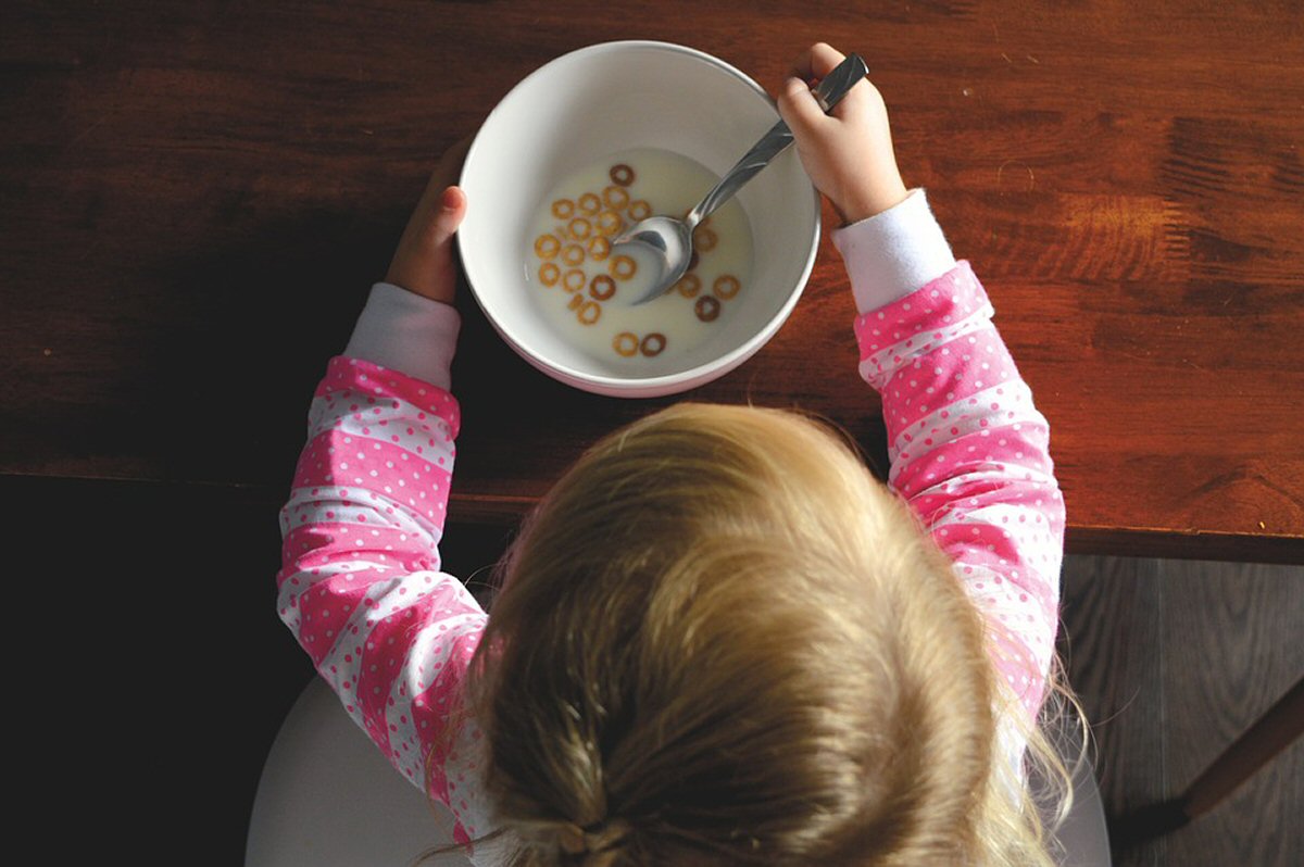 healthy breakfast cereals and porridge