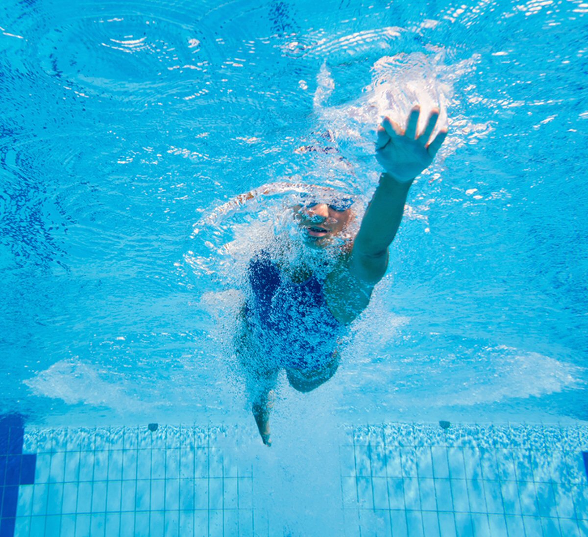 5 Easy Ways to Burn Calories in Your Pool This Summer