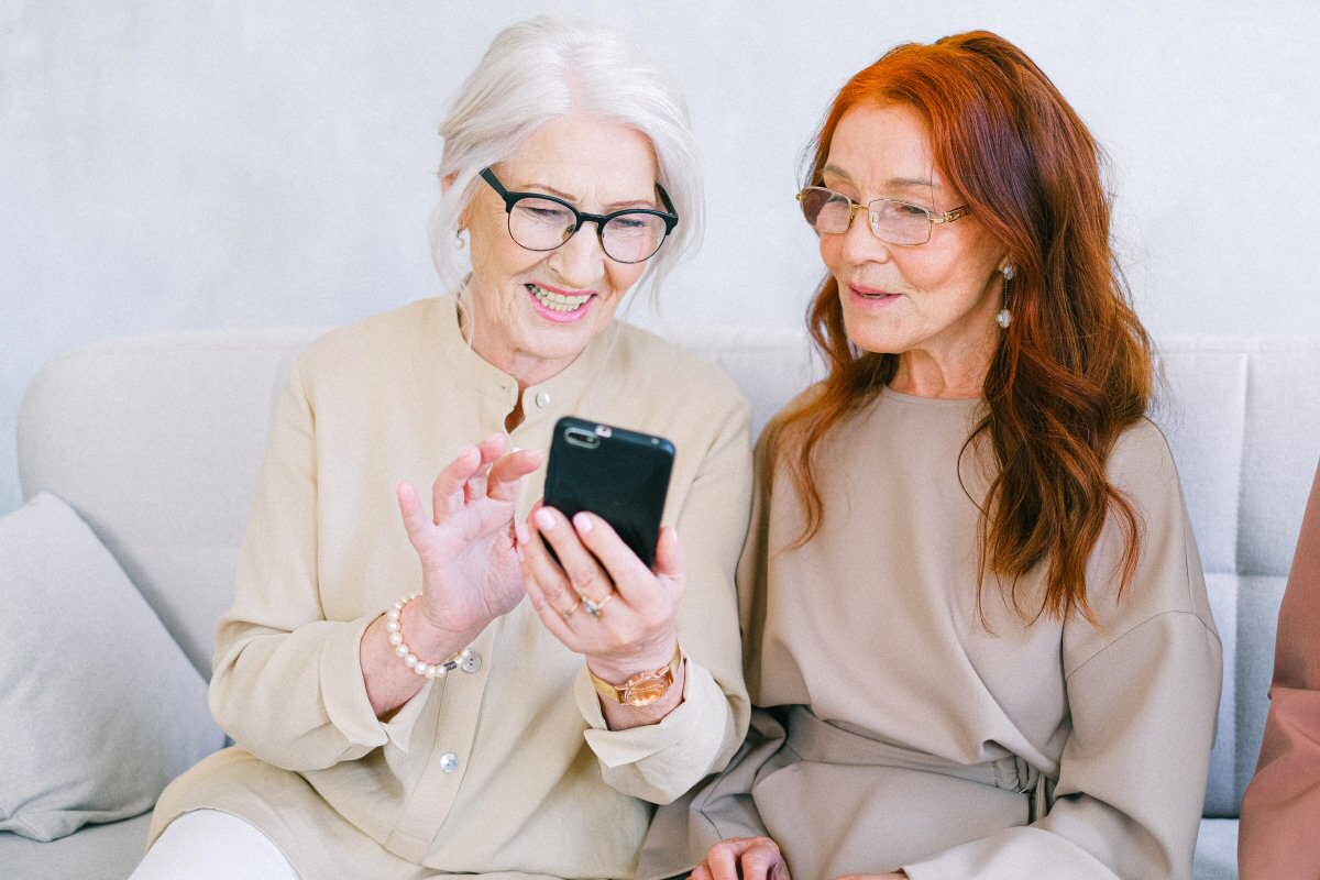 senior woman shopping online