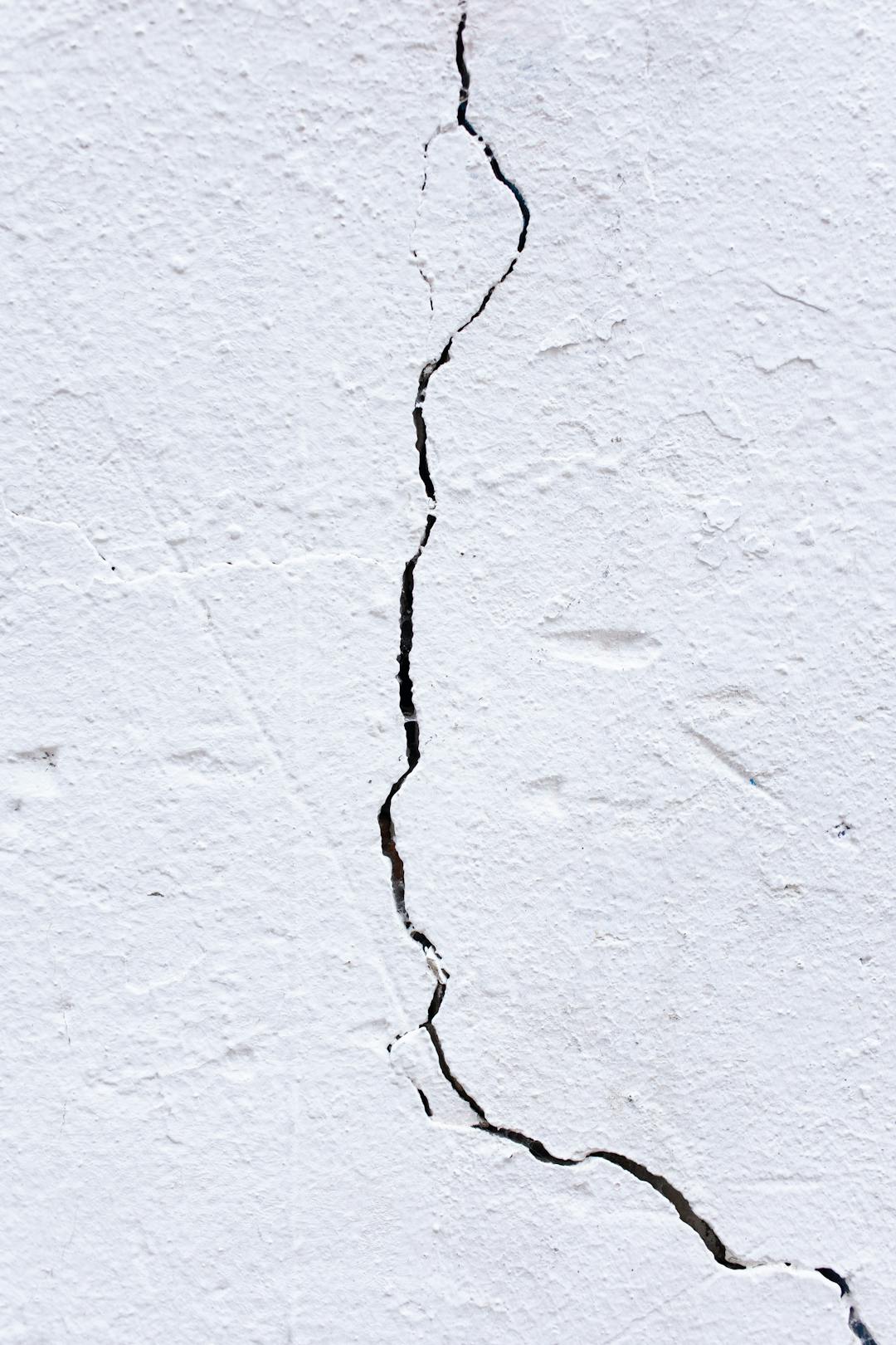 7 Problems In Your Home’s Walls To Look Out For